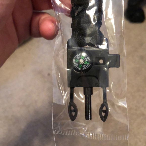 Tactical bracelet with compass - Picture 2 of 3